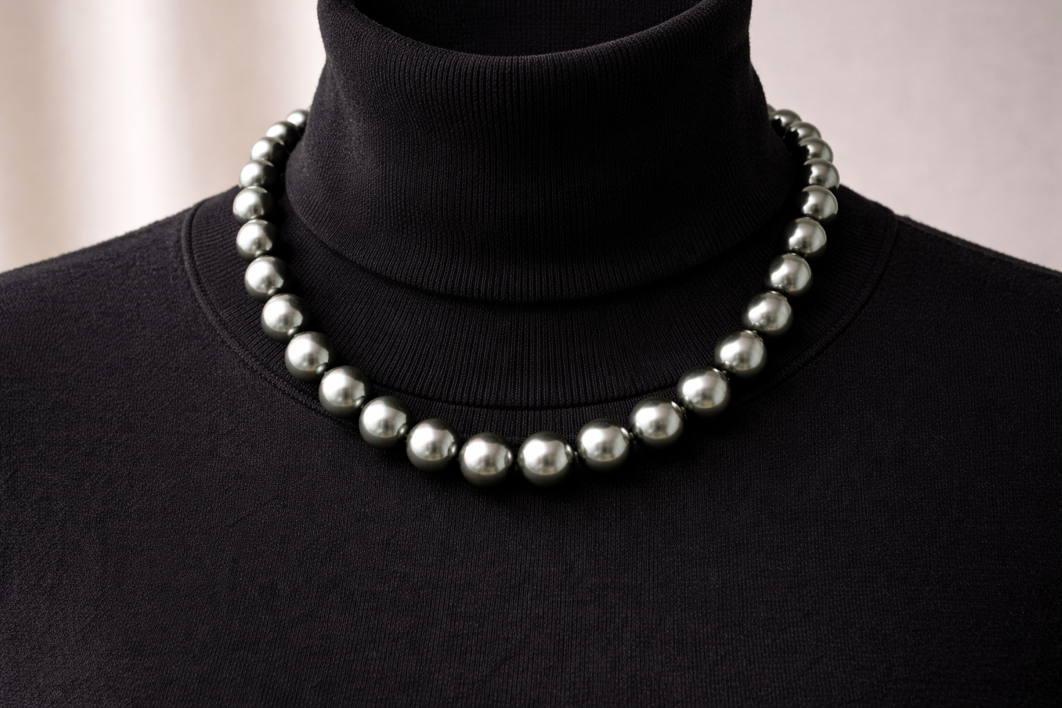 pearlsonly-blog-103-image-8-pearl - Styling Your Tahitian Black Pearl Necklace - Pearls Jewelry - pearlsonly