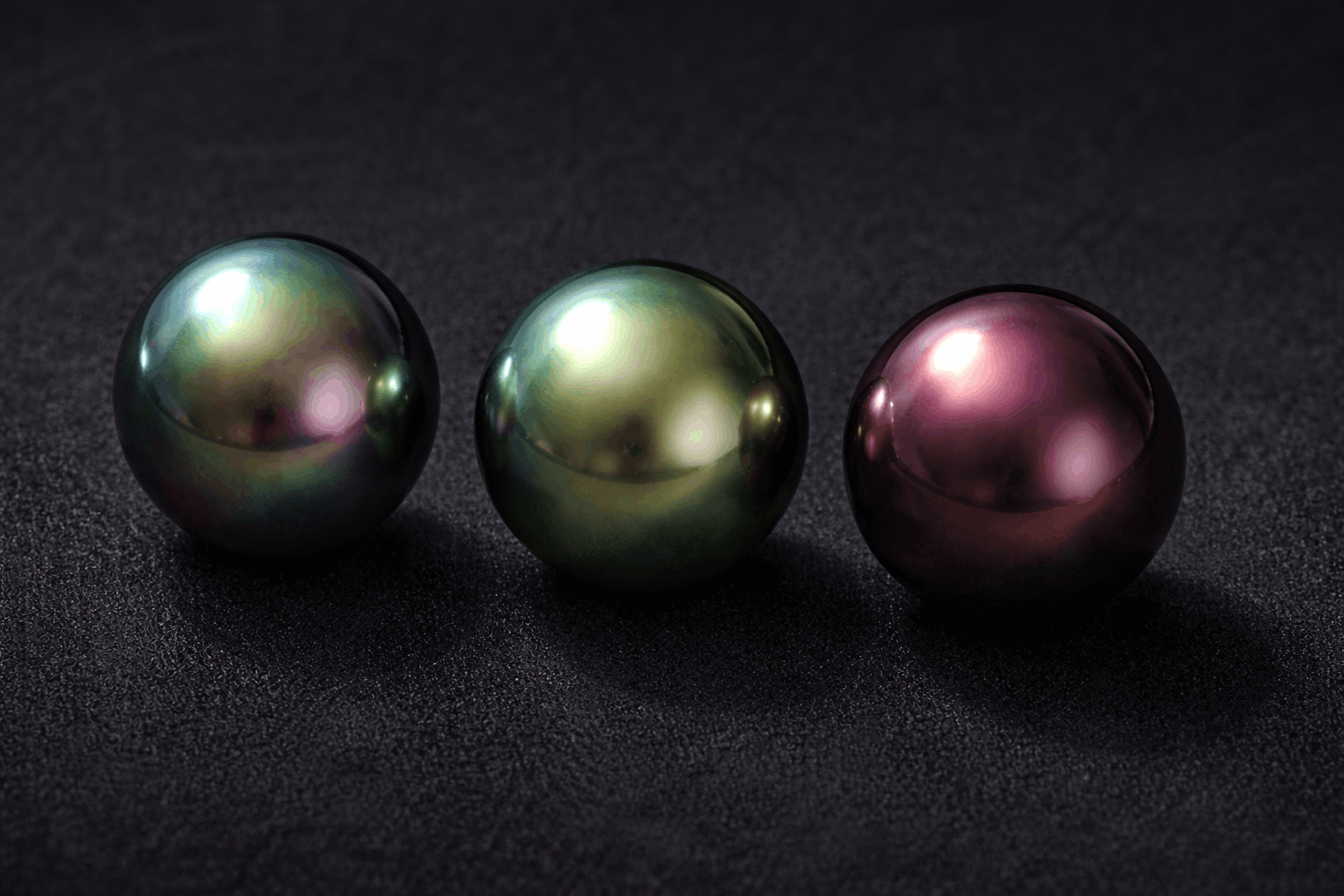 pearlsonly-blog-107-image-5-pearl - Overton-färger som verkligen spelar roll - svarta tahitiska pärlörhängen - pearlsonly